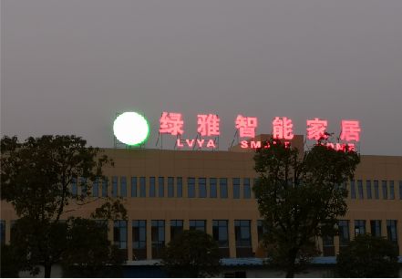 普格楼顶冲孔发光字是怎么安装的?
